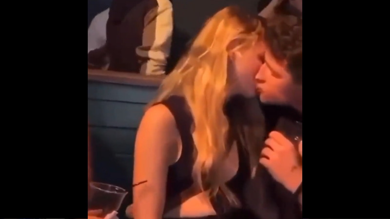 美男美女のかっくるがキスをした・・・けど・・・えっ？