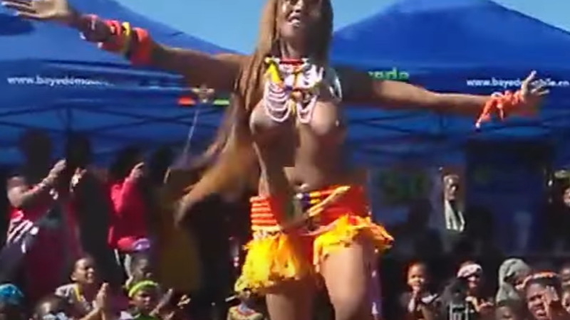 アフリカの部族のダンスがおっぱい揺れまくりでドキドキしますｗｗｗ