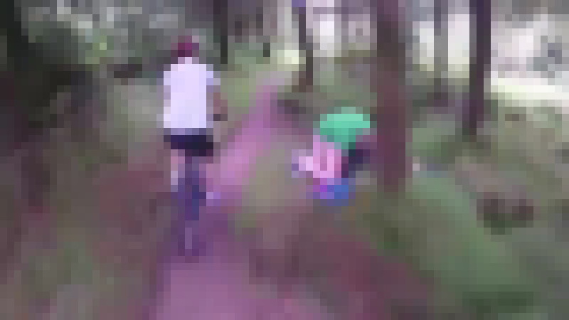 森の中をサイクリング中にセックスしているカップルを見つけちゃったｗｗｗ