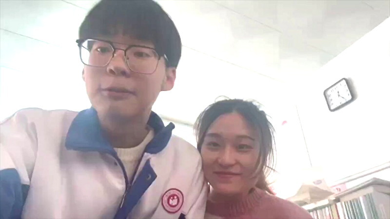 男子中学生とHしまくった女教師の教室内エ□動画が流出。こんなの我慢できるわけない…